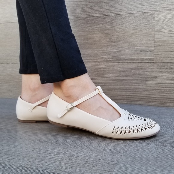 Shoes - Nude Cut Out Ballerina Spring Flats